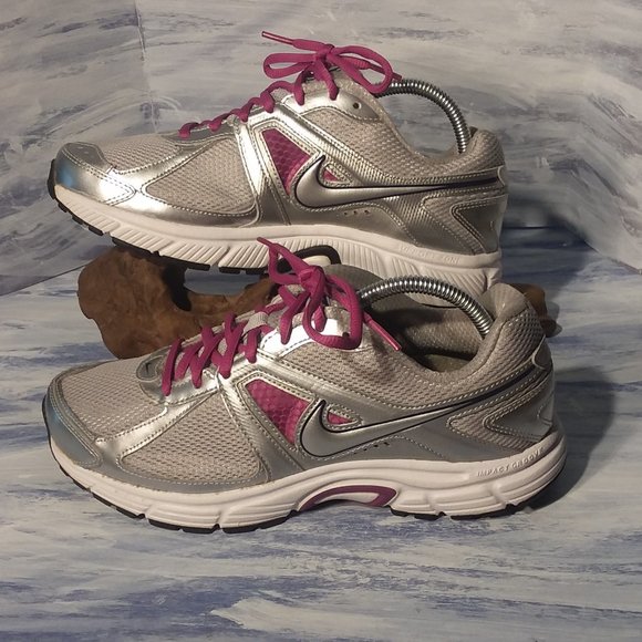 Nike Dart 9 running shoes  Woman size 10 - Picture 1 of 8